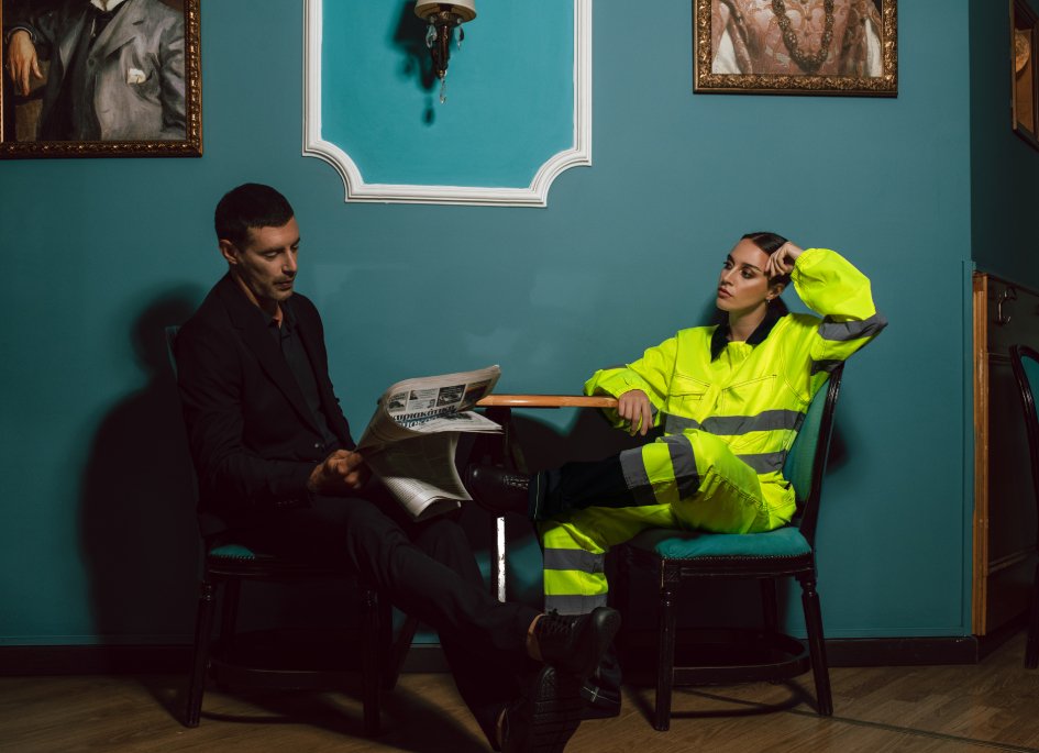 Abstract digital waves in glass box